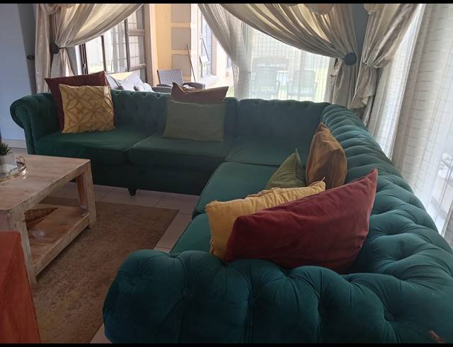 4 BEDROOM FREEHOLD FOR SALE IN DAWN PARK
